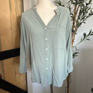 Pink lily light green button up size M